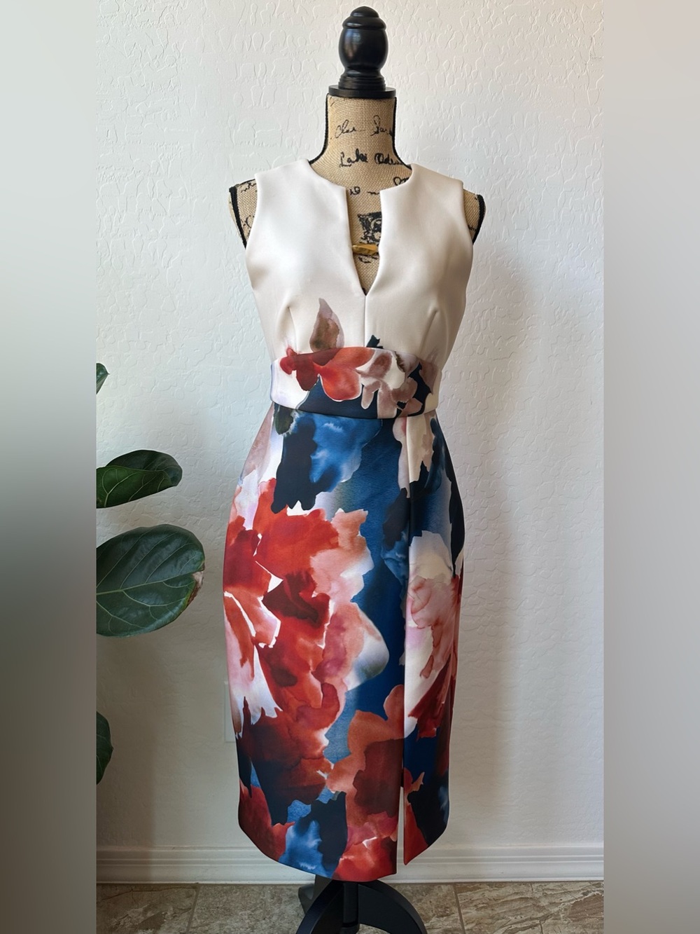 NWT Donna Karan New York Floral Sleeveless Sheath V-Neck Dress Size 4